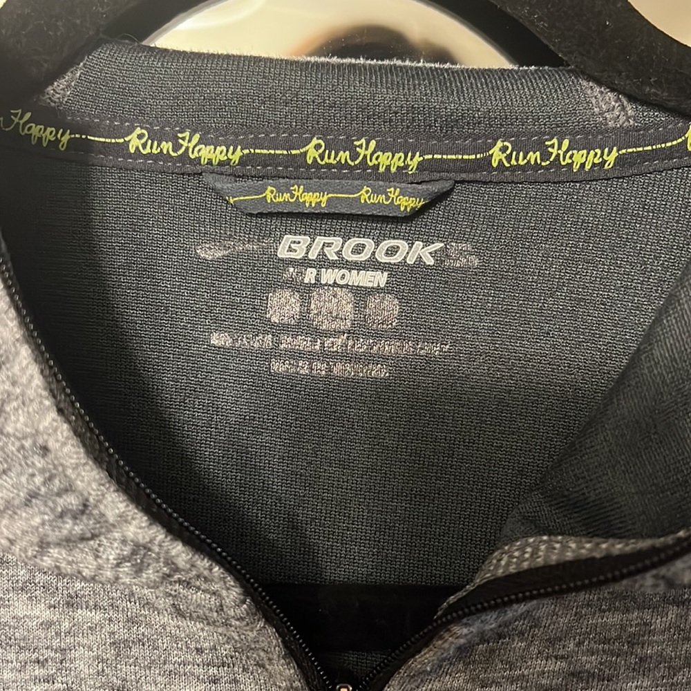 Brooks Running Jacket - Picture 2 of 4